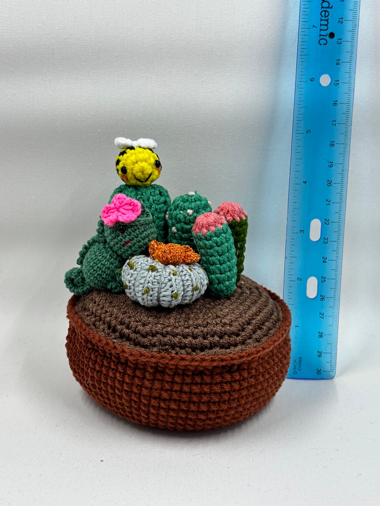 Crochet Cactus Pot with Lizard